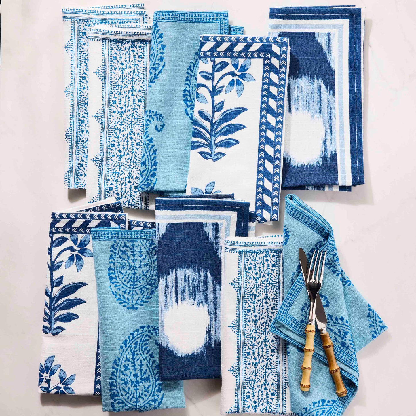 Serviette à imprimé floral Grace Blue Shani de Peter Dunham + Hudson