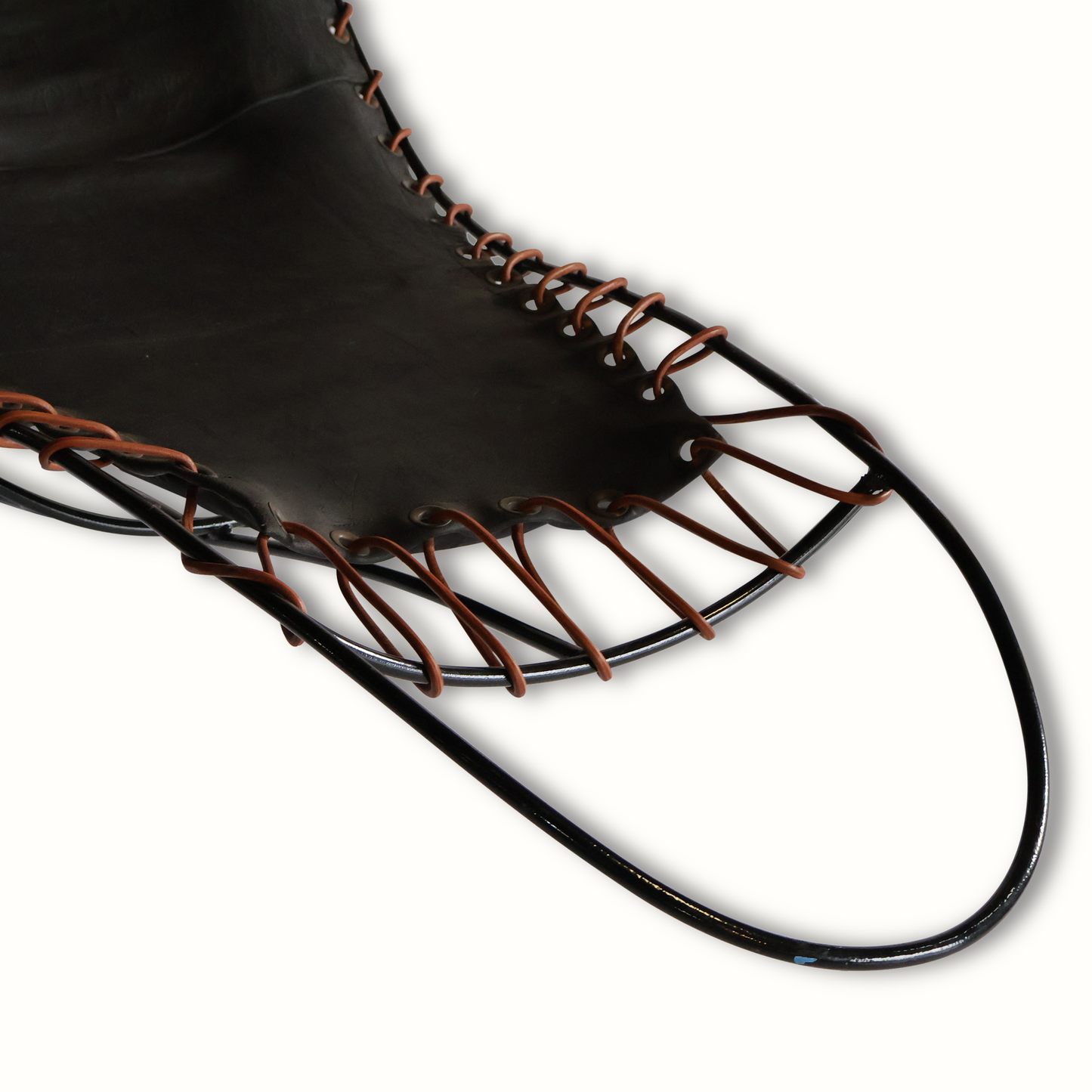 Chaise suspendue en fer et cuir par Rupert Oliver, années 1960