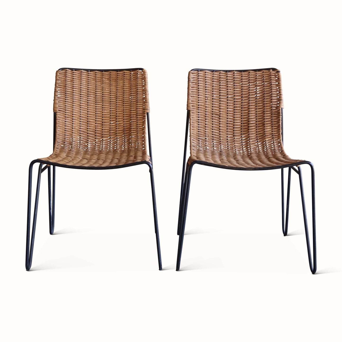 Paire de chaises d'appoint en osier et fer