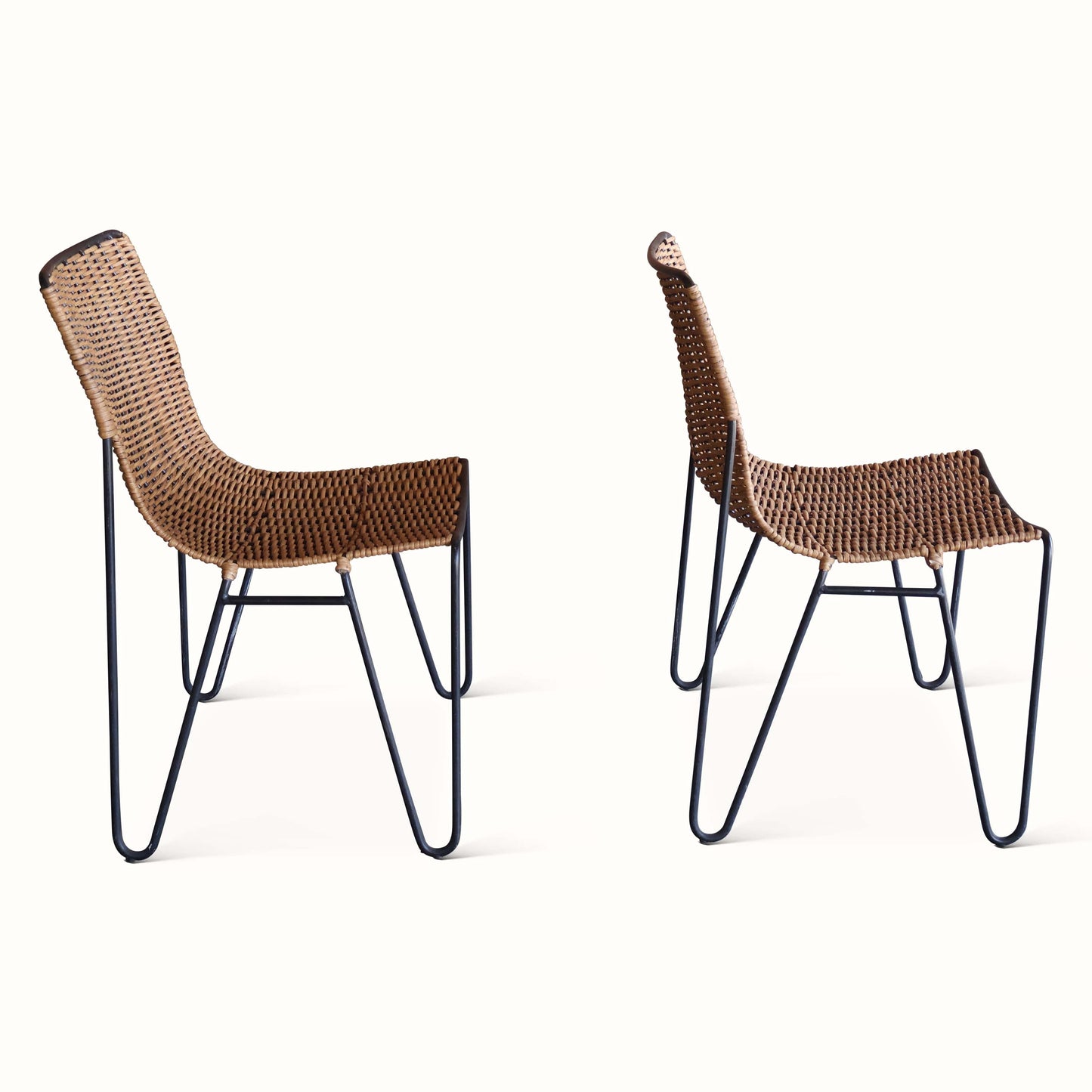 Paire de chaises d'appoint en osier et fer