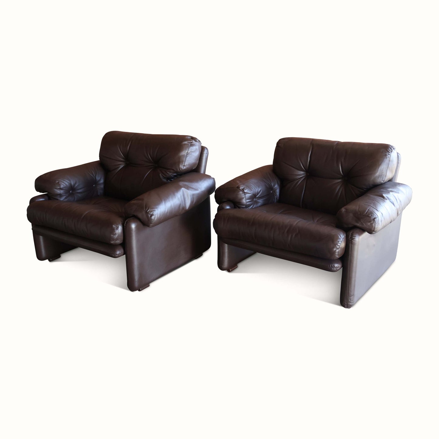 Paire de chaises en cuir par Tobia Scarpa pour B&B Italia