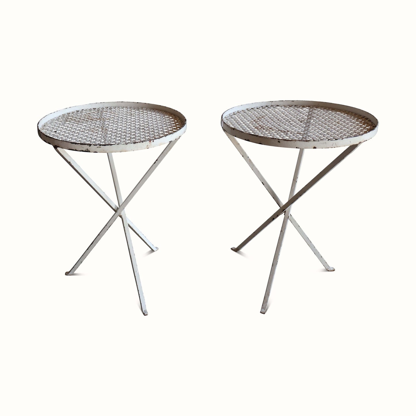 Table d'appoint en métal perforé Mathieu Mategot