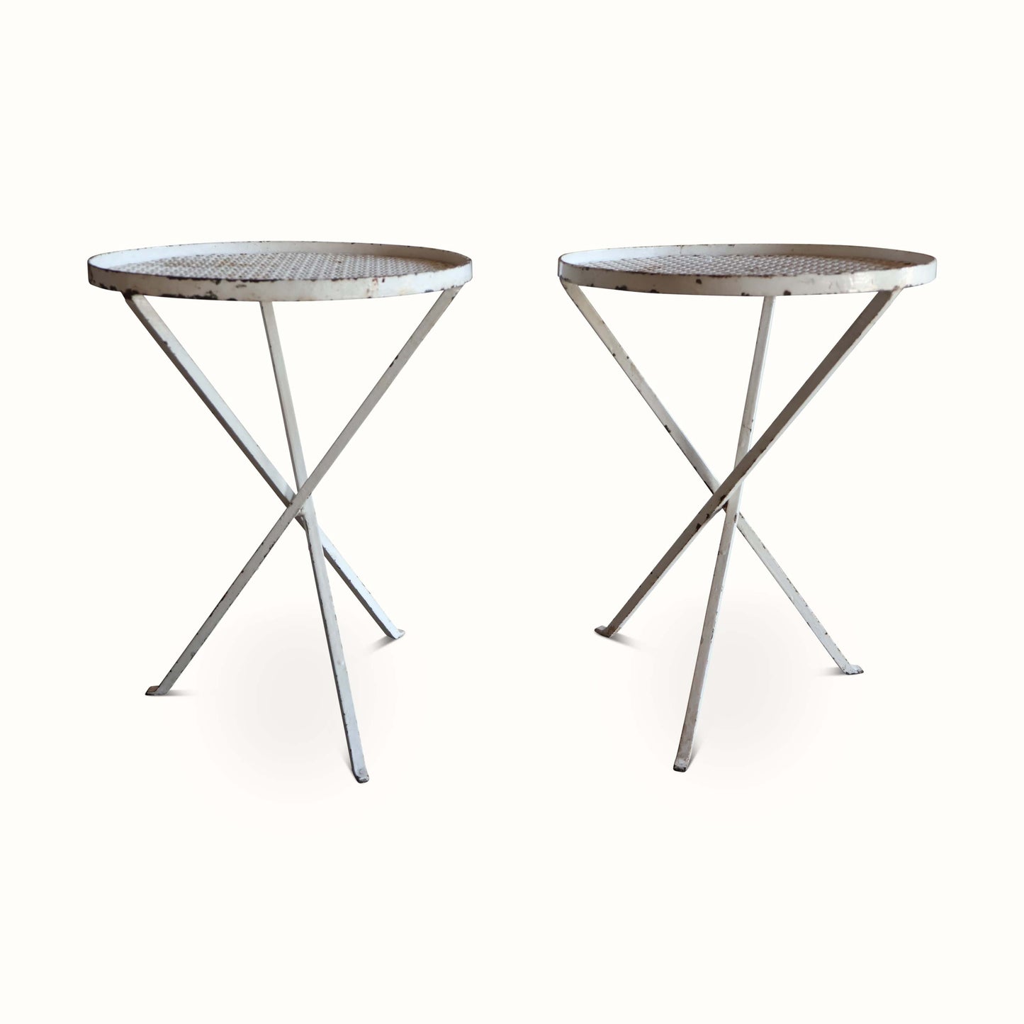 Table d'appoint en métal perforé Mathieu Mategot