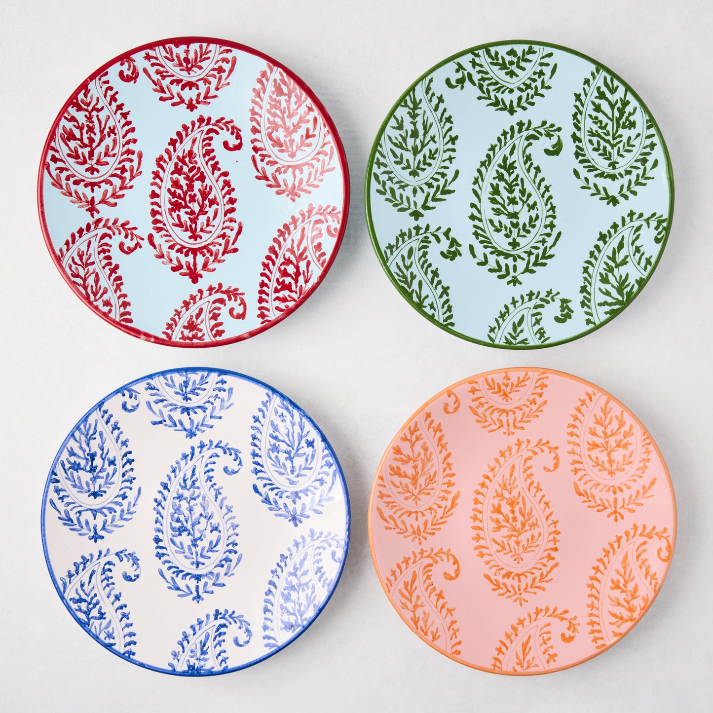 Assiette à salade peinte à motif cachemire rose Peter Dunham + Hudson Grace