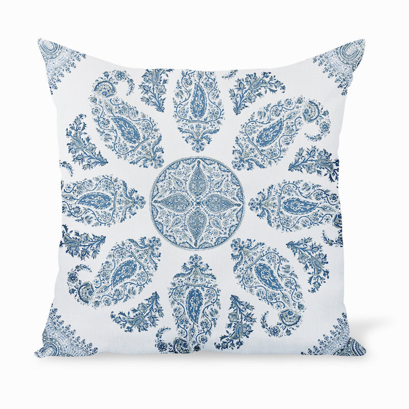 Coussin Samarkand bleu/bleu sur blanc de Peter Dunham Textiles