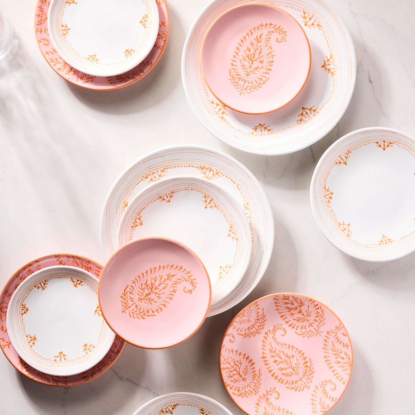 Assiette apéritive à motif cachemire rose Peter Dunham + Hudson Grace