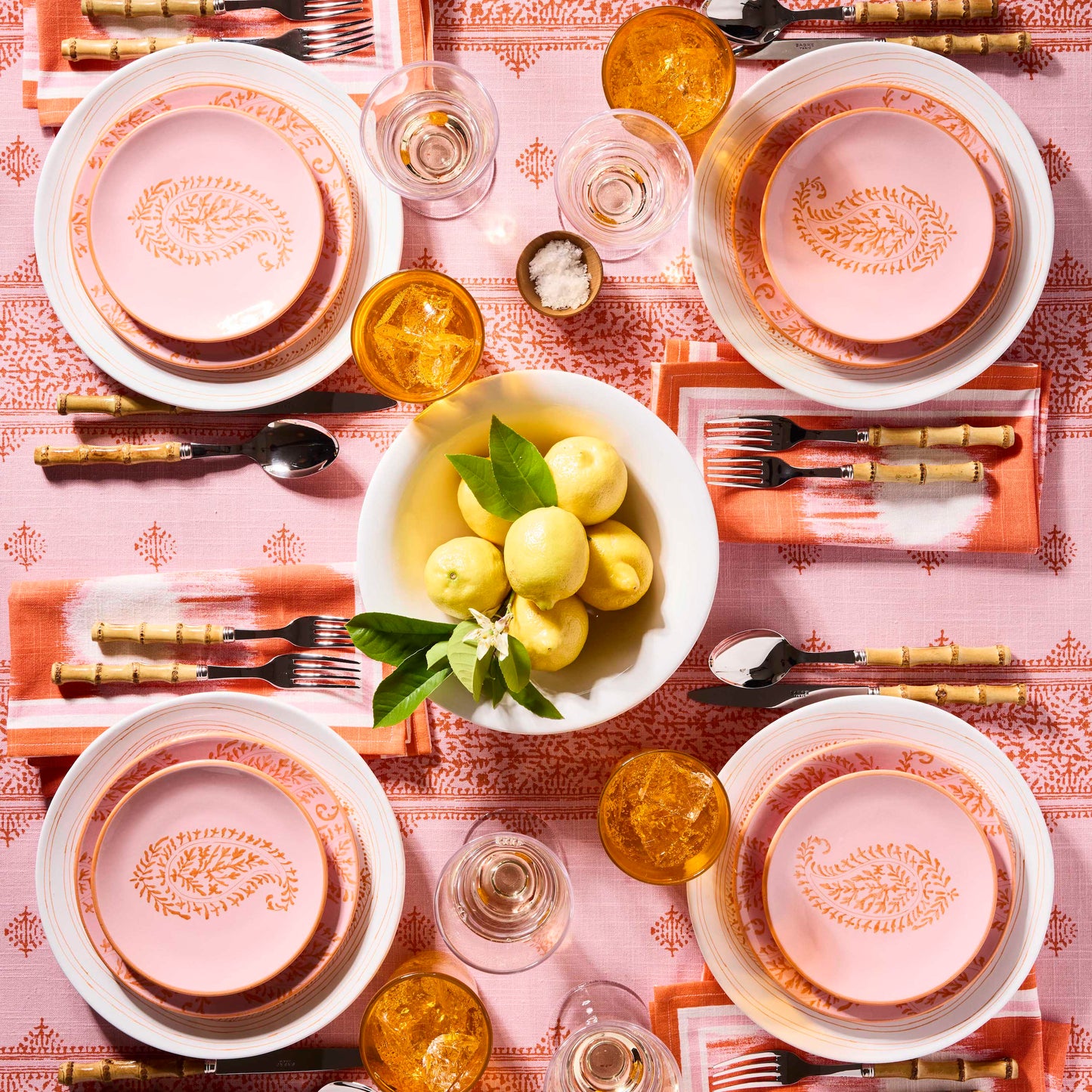 Assiette apéritive à motif cachemire rose Peter Dunham + Hudson Grace