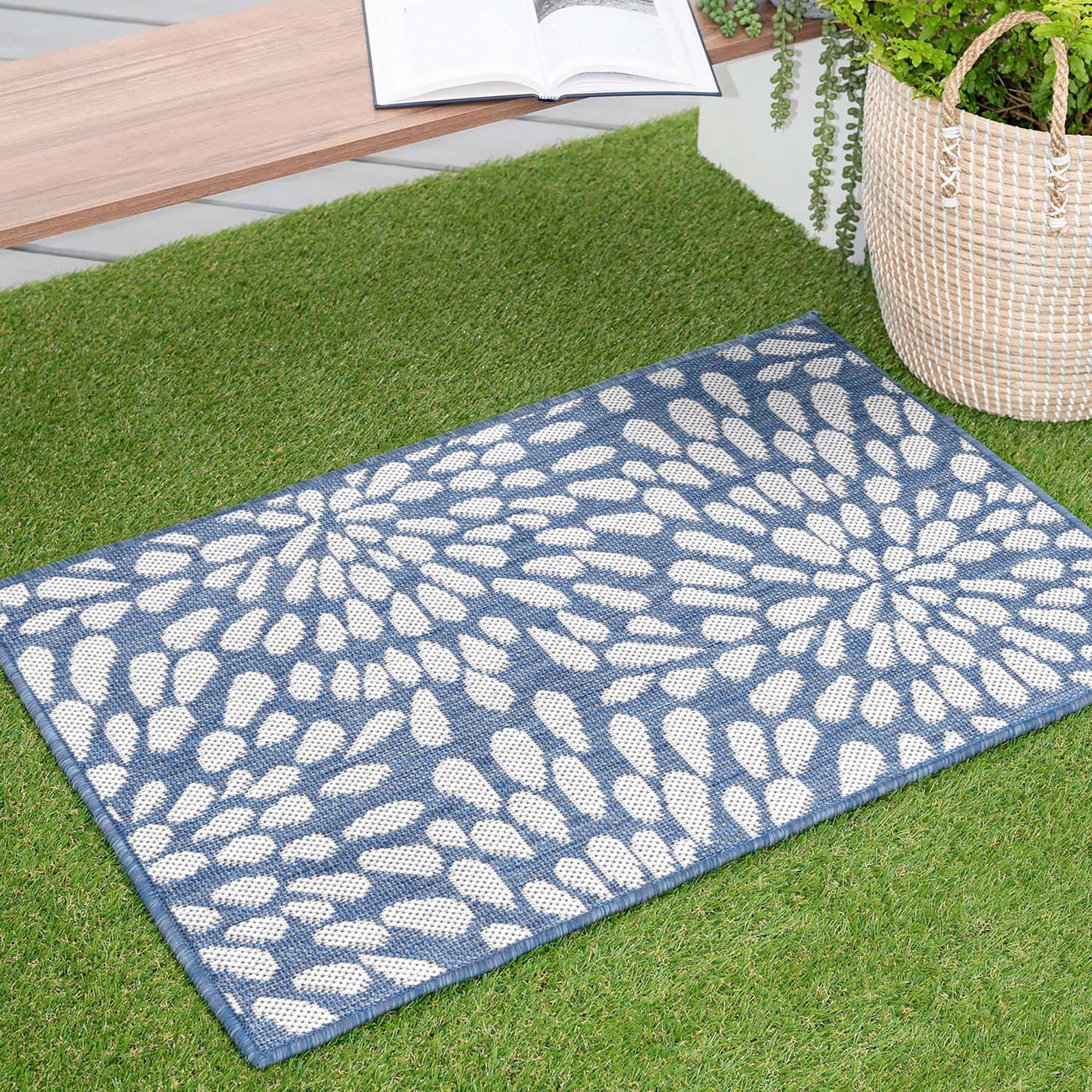Exo Coastal Floral Indoor/Outdoor Area Rug