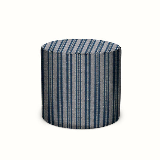 Pouf intérieur/extérieur en Peter Dunham Textiles Amida Blanc sur Indigo