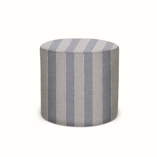 Pouf intérieur/extérieur en Peter Dunham Textiles Asilah Indigo sur Naturel