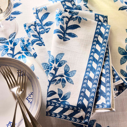 Serviette à imprimé floral Grace Blue Shani de Peter Dunham + Hudson