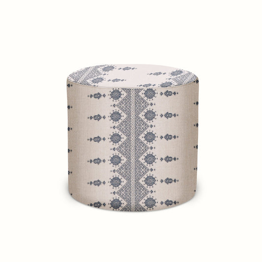 Pouf intérieur/extérieur en Peter Dunham Textiles Carmania Indigo sur Naturel