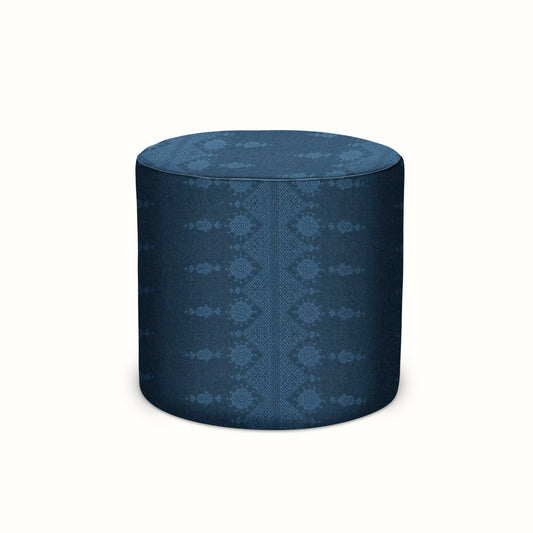 Pouf intérieur/extérieur en Peter Dunham Textiles Carmania Midnight on Indigo
