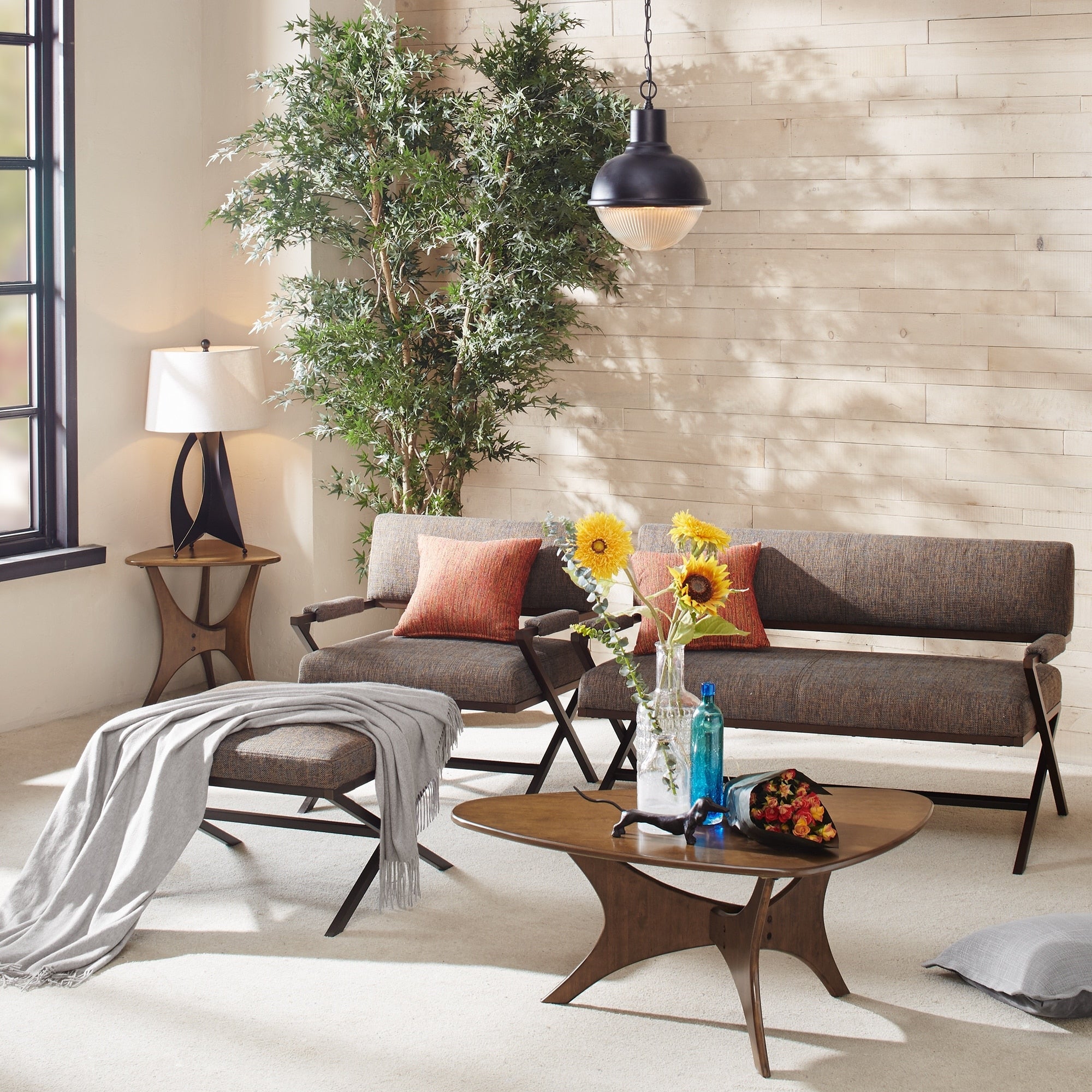 Table basse triangulaire en bois INK IVY Blaze