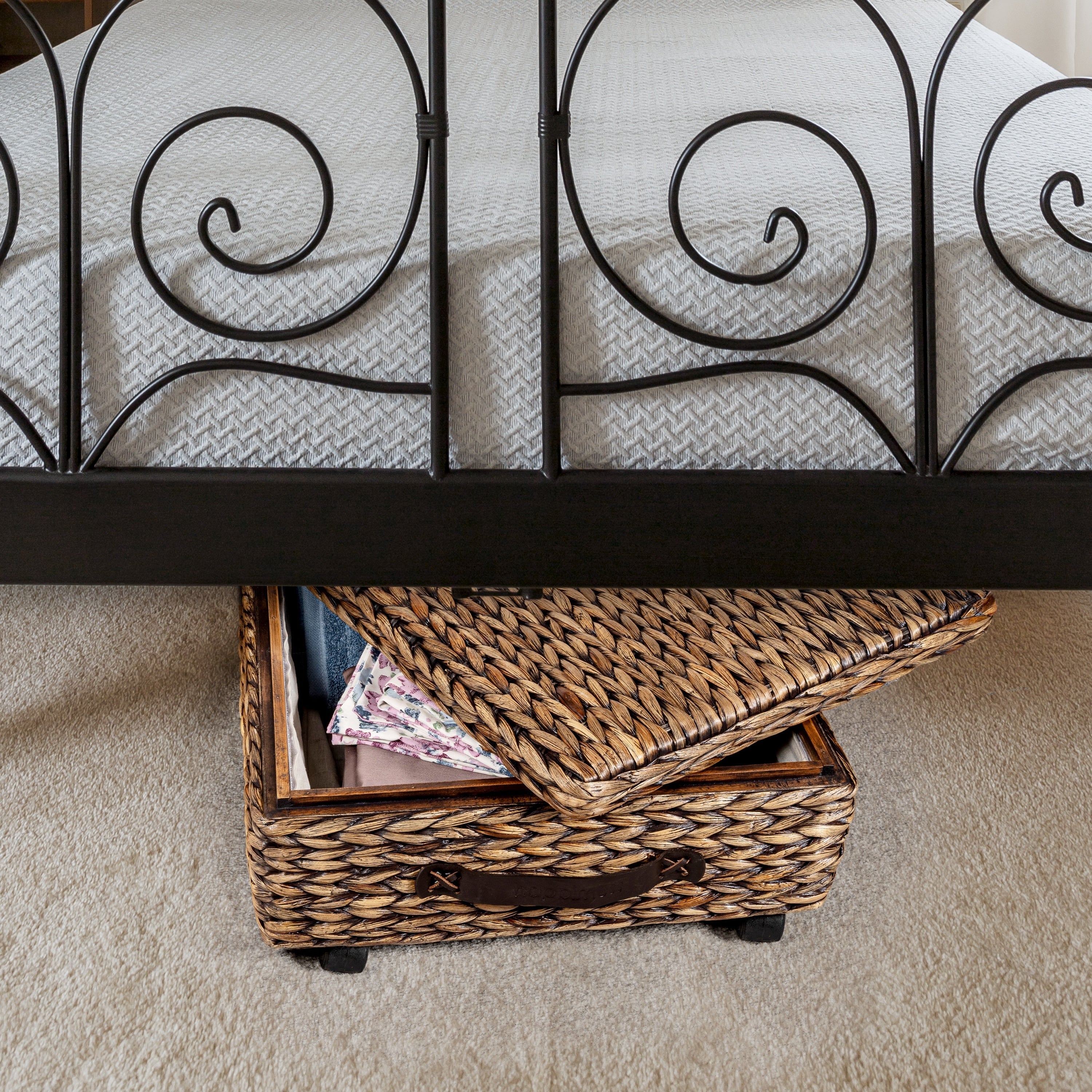 Happimess Bac de rangement sous le lit en jacinthe/bois avec roulettes et poignées