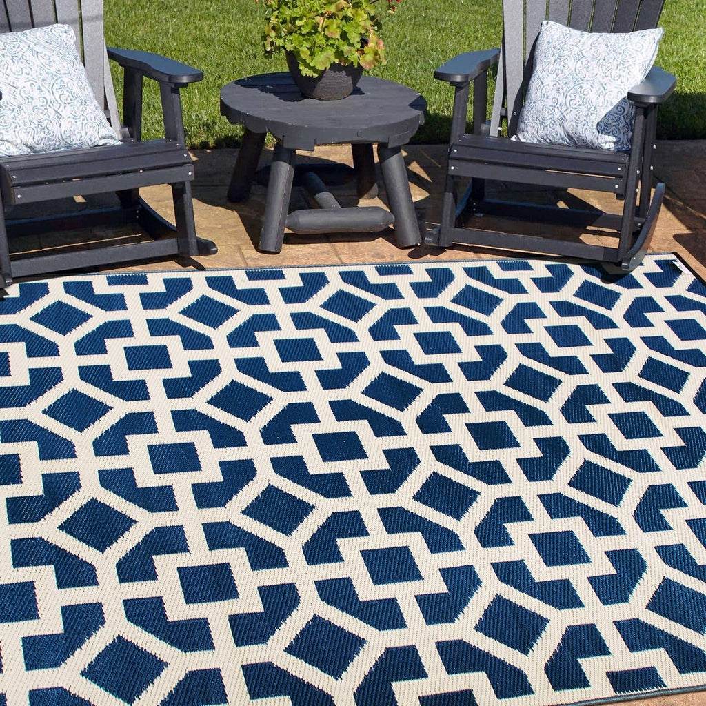 Contemporary Geometric Reversible Plastic Outdoor Rugs