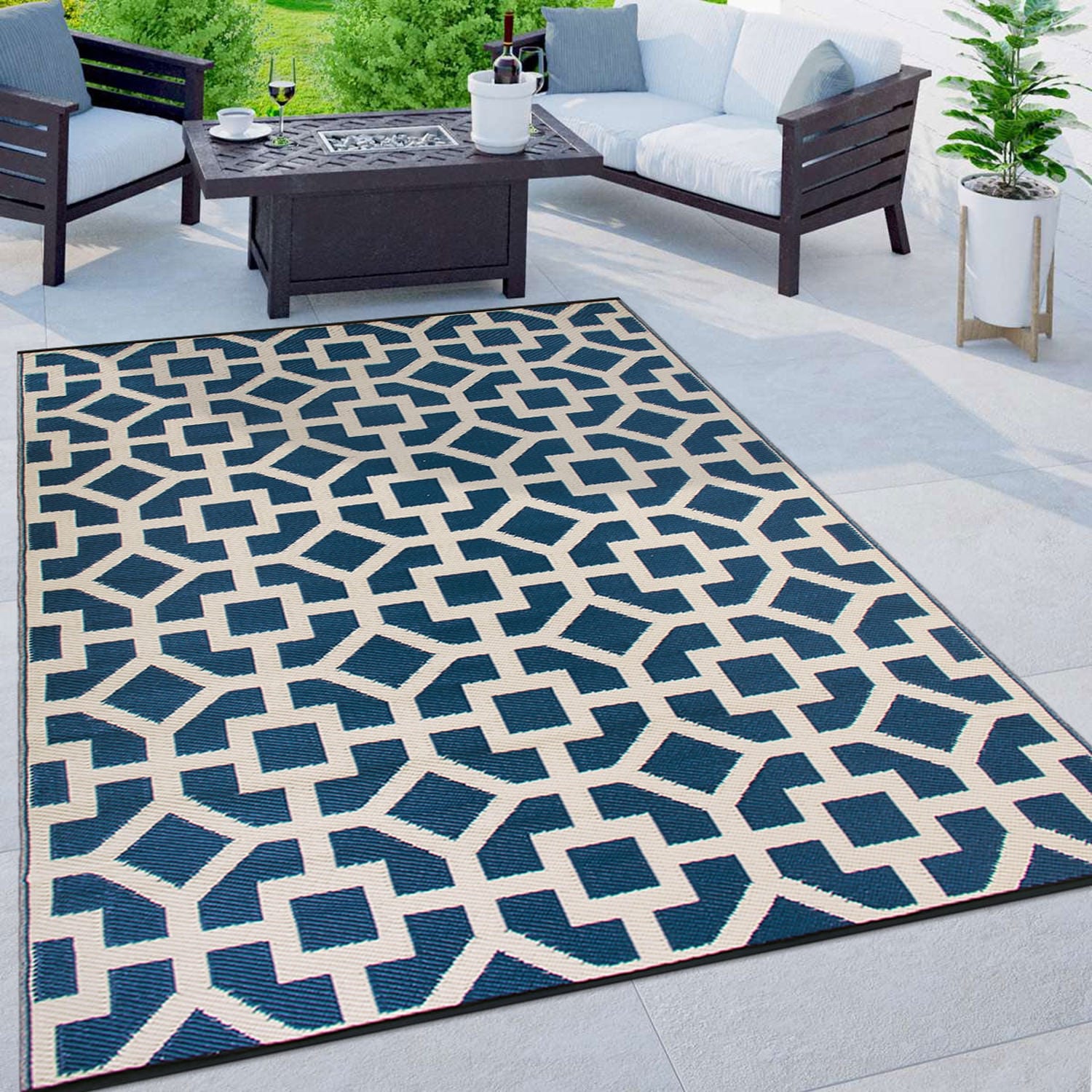 Contemporary Geometric Reversible Plastic Outdoor Rugs
