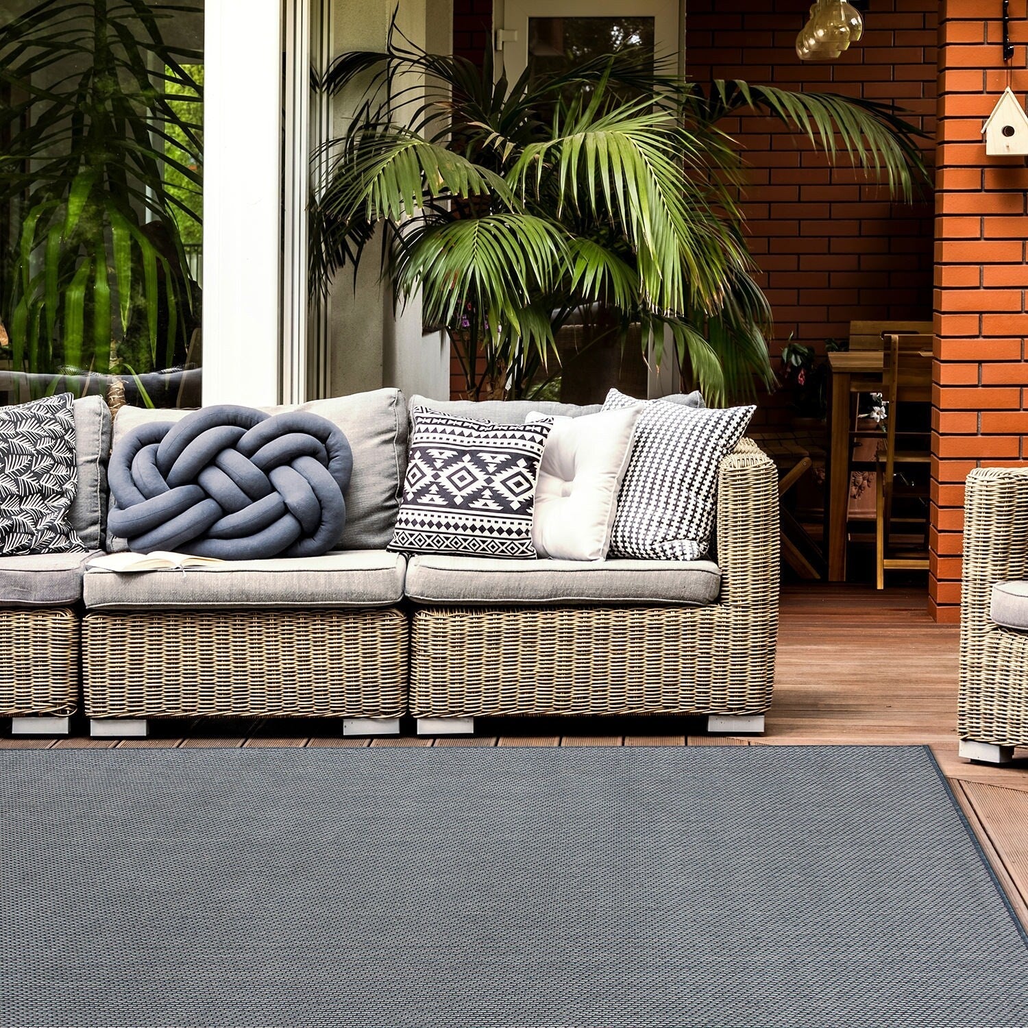 Contemporary Solid Indoor/Outdoor Area Rug
