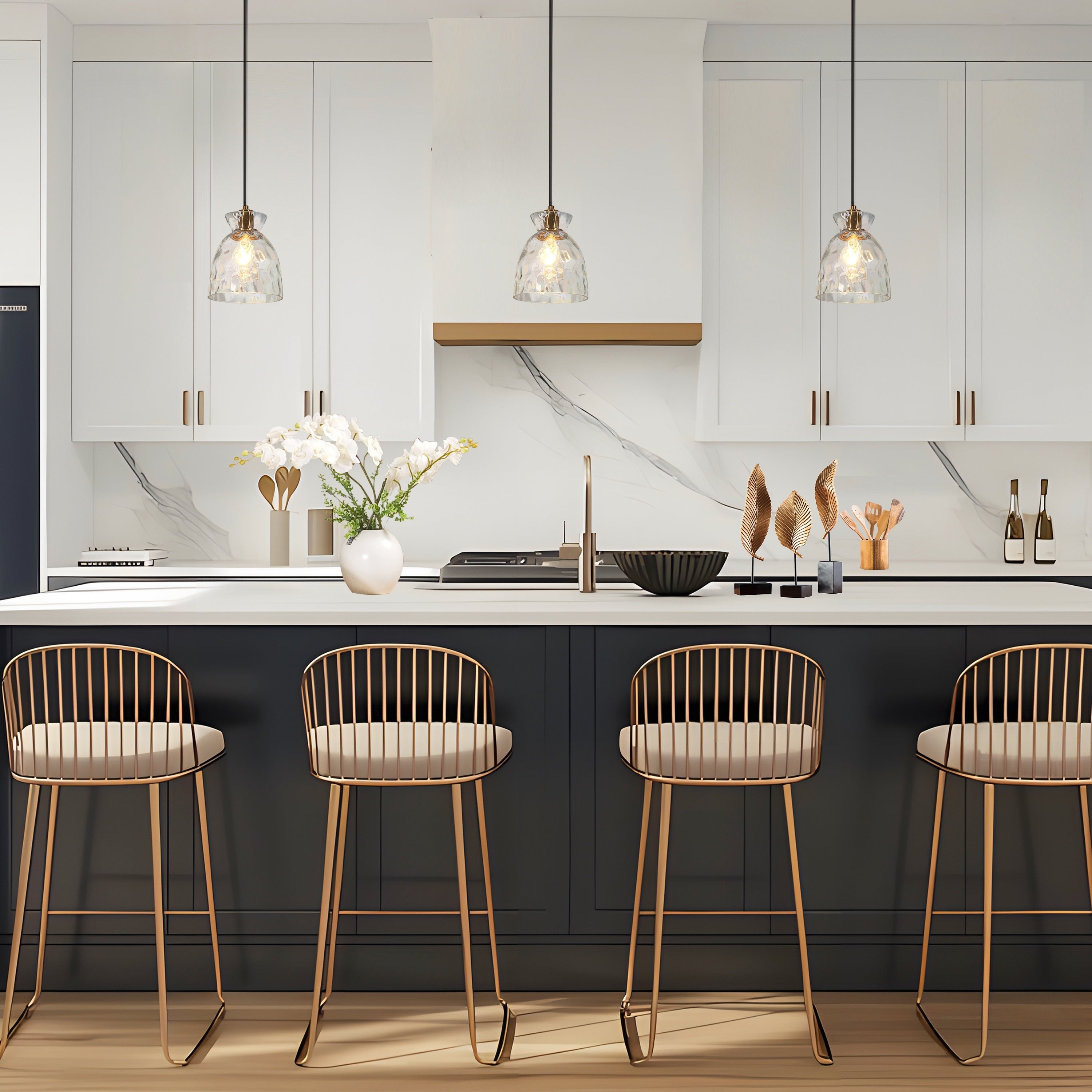 Suspension moderne du milieu du siècle Elisie à 1 ampoule en verre martelé avec dôme en cascade pour cuisine, îlot de cuisine, salle à manger