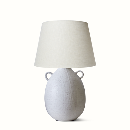 Lampe de table blanche en forme de cruche Natan Moss