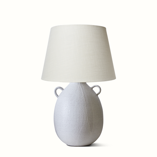 Lampe de table blanche en forme de cruche Natan Moss