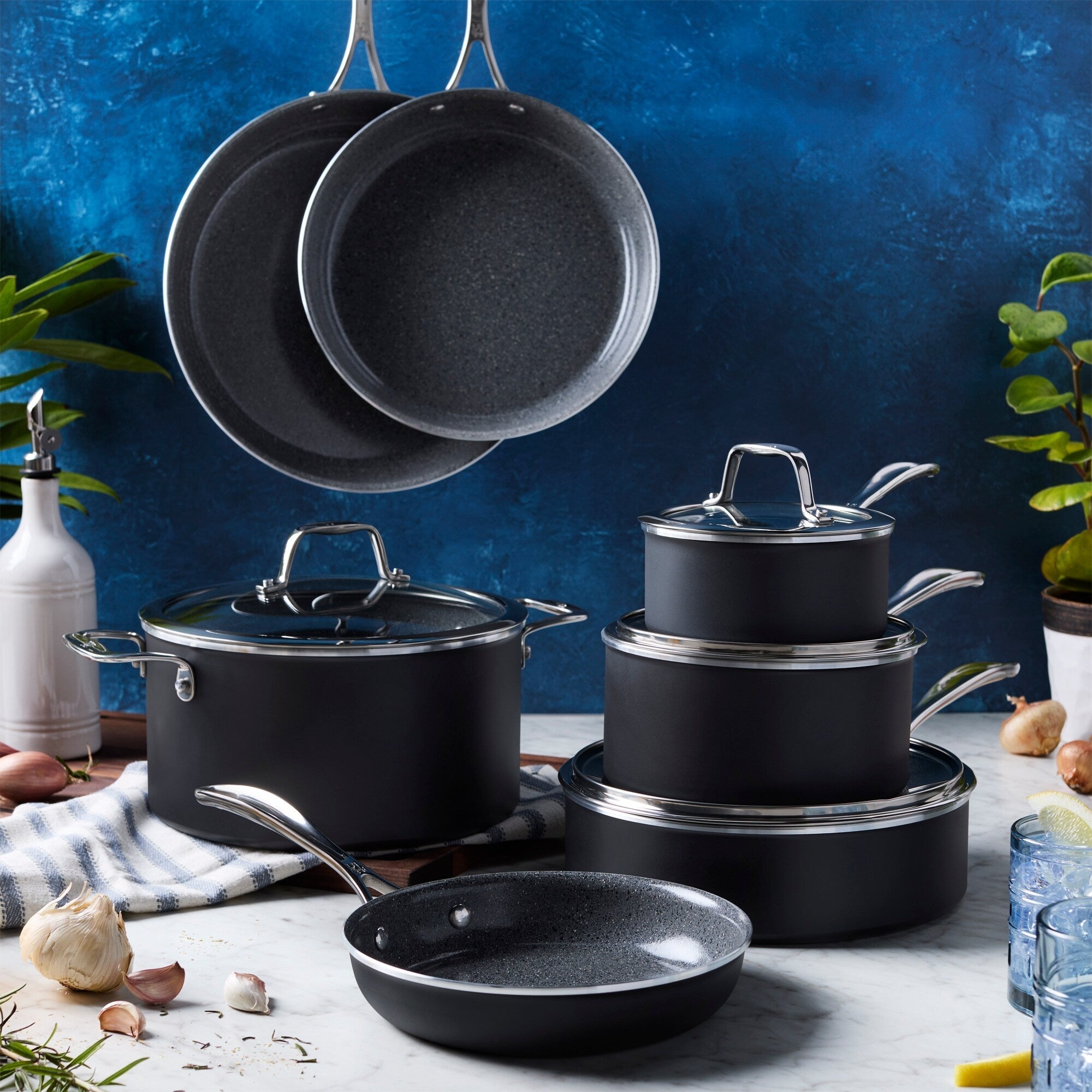 Batterie de cuisine antiadhésive en aluminium et céramique Henckels Capri Ceramic, 11 pièces - Gris