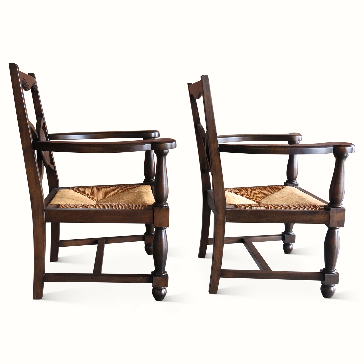 Fauteuils en chêne et jonc, signés Charles Dudouyt