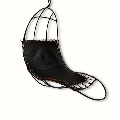 Chaise suspendue en fer et cuir par Rupert Oliver, années 1960