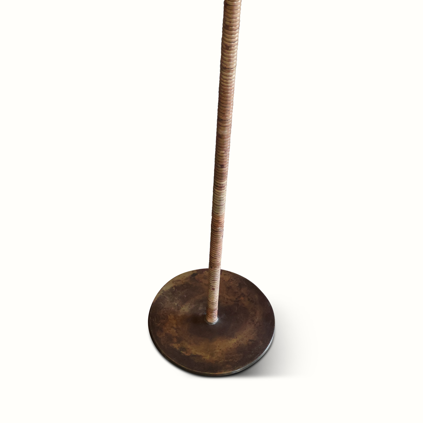 Hans Agne Jakobsson Lampadaire en rotin et laiton