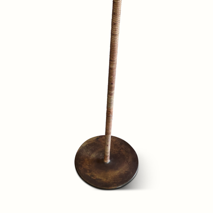 Hans Agne Jakobsson Lampadaire en rotin et laiton