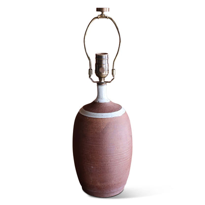 Lampe en poterie du milieu du siècle