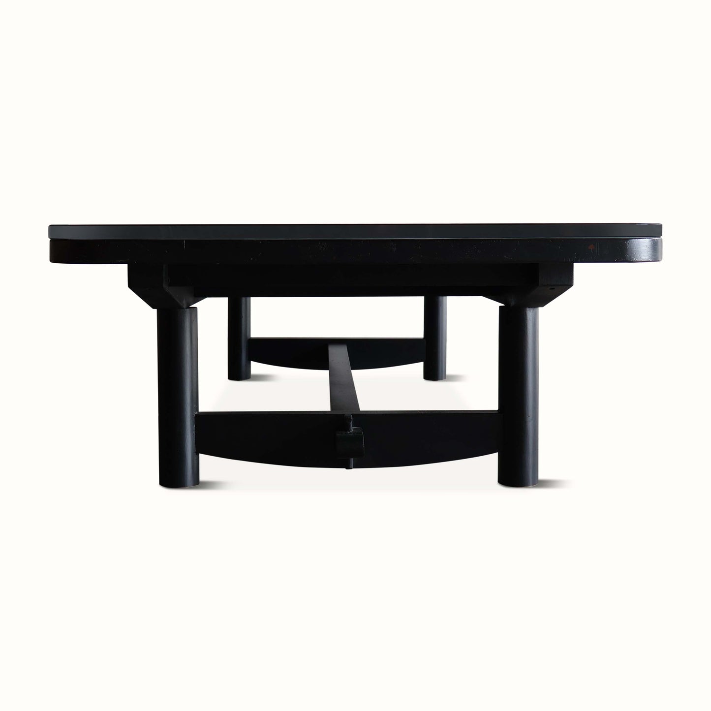 Table basse en pin noirci avec plateau en verre