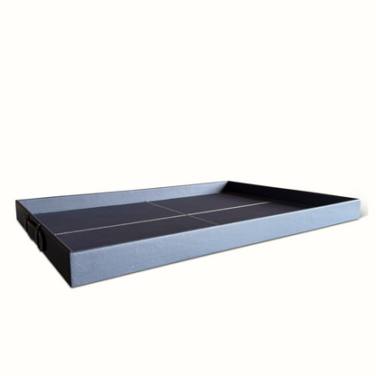 Plateau rectangulaire en cuir cousu bleu et selle