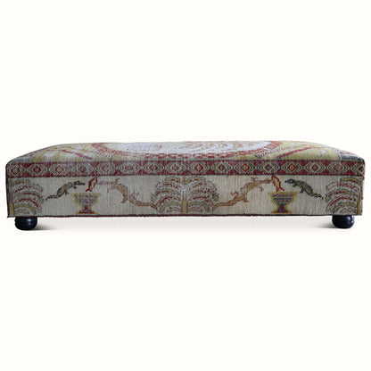 Pouf rembourré dans un tapis Khotan antique du XIXe siècle