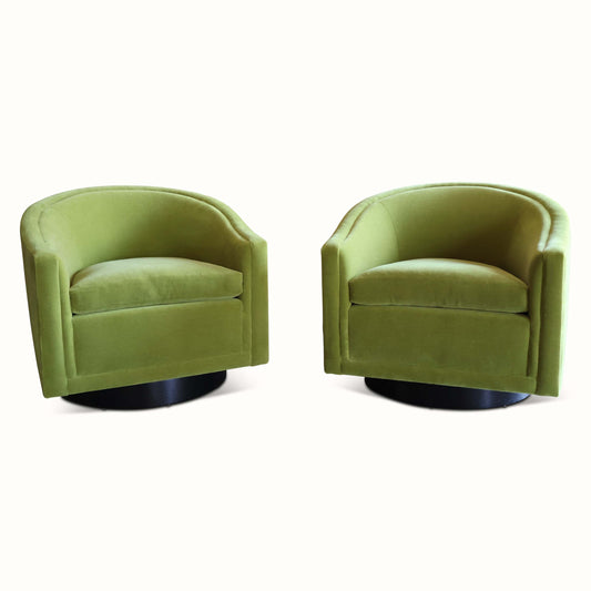 Paire de chaises pivotantes en mohair par Benjamin Baldwin