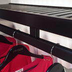 Système de placard intégré Simplicity en bois massif de John Louis Home, expresso