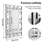 Grand miroir mural décoratif avec cadre géométrique aux accents argentés