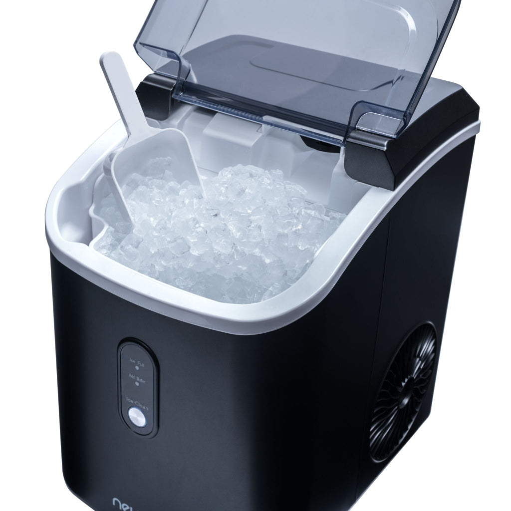 Machine à glaçons Newair de 11,8 kg (26 lb) pour comptoir, noir mat, avec fenêtre de visualisation de la glace, bouton autonettoyant et bec verseur facile à utiliser.
