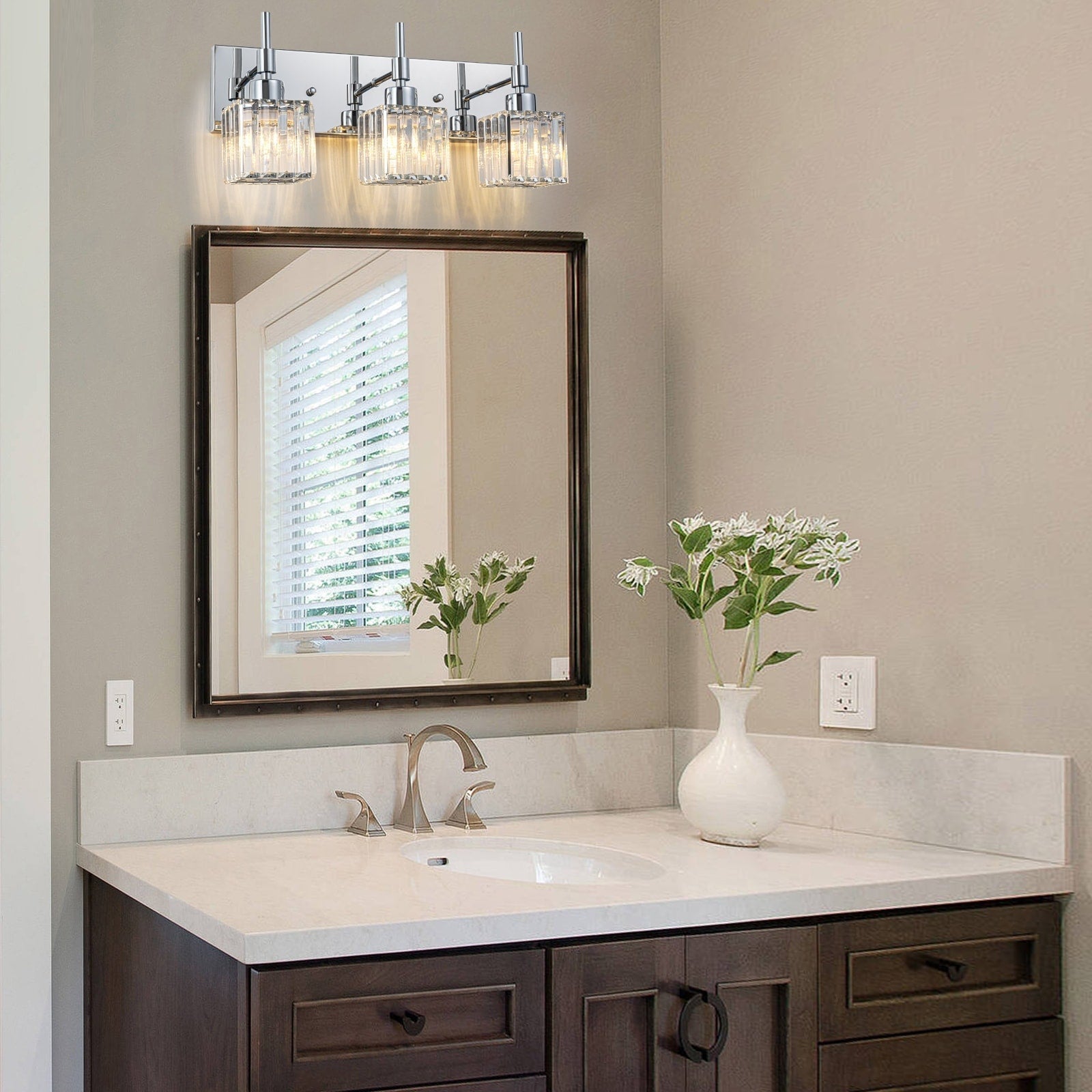 Luminaires de salle de bain en cristal à intensité variable Ora Modern sur miroir Glam Vanity Lights