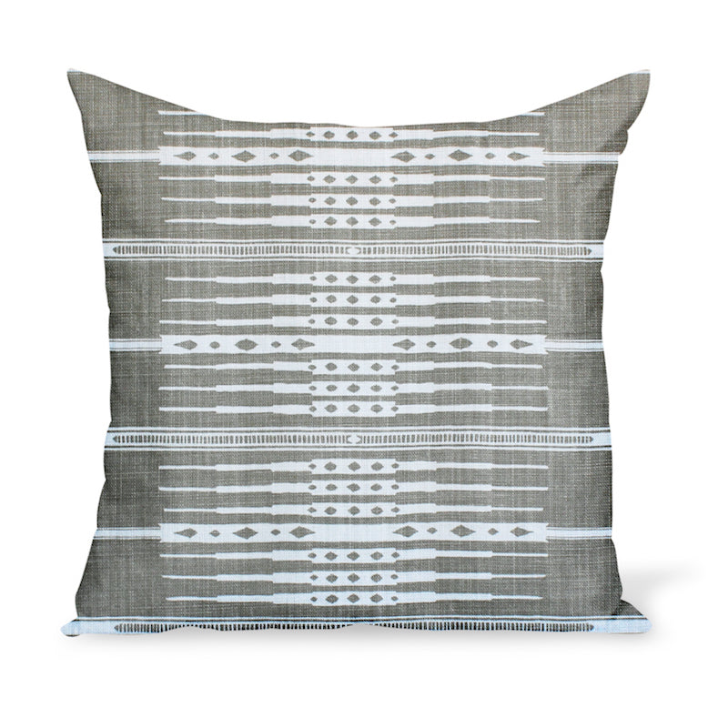 Coussin Tanger en pierre de Peter Dunham Textiles 