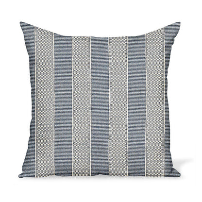 Peter Dunham Textiles Outdoor Asilah en indigo sur coussin naturel