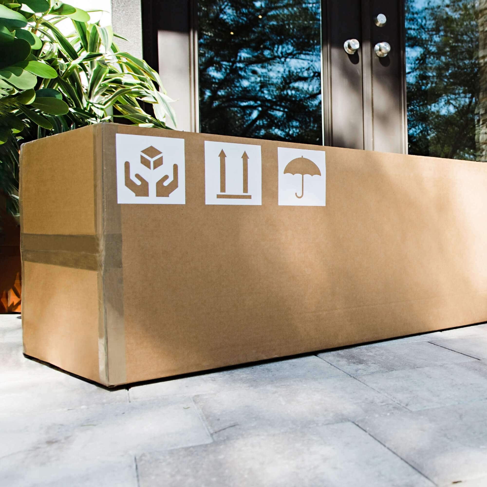 Matelas hybride Signature Design by Ashley Chime de 10 pouces dans une boîte